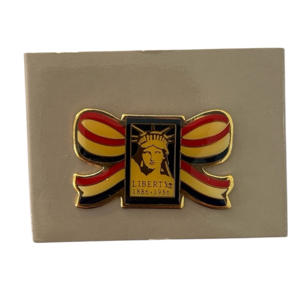Vintage (1986) Avon Statue of Liberty Pin - Original Box Included
